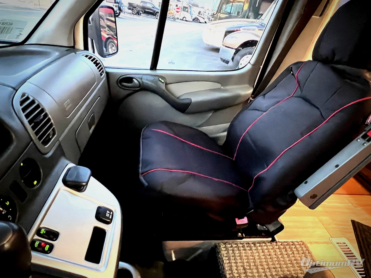 2007 Winnebago View 23J Photo 6