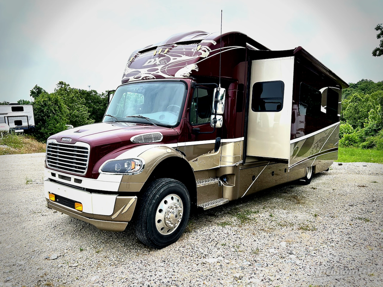 2020 Dynamax DX3 34KD Photo 2