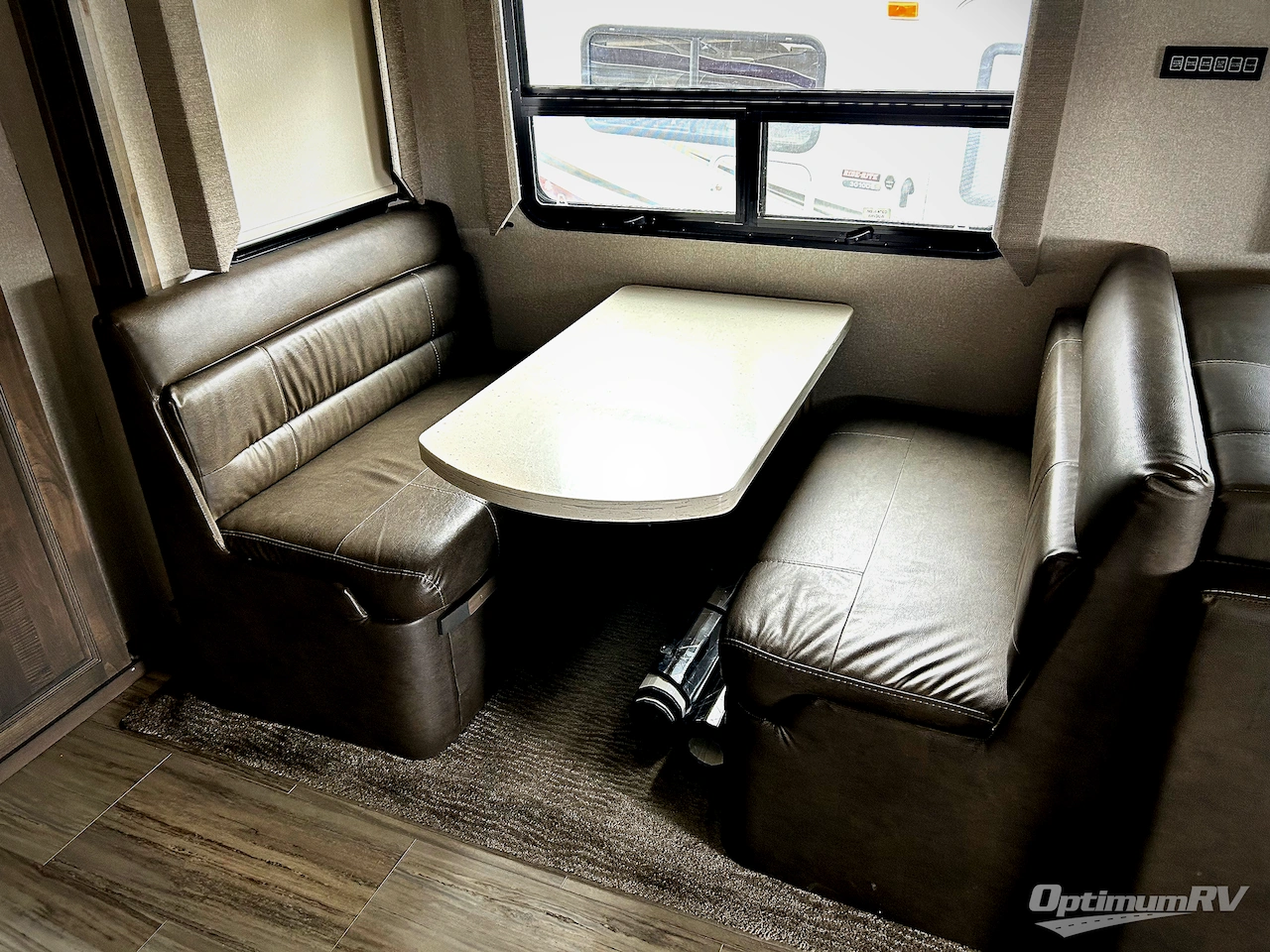 2020 Dynamax DX3 34KD Photo 12
