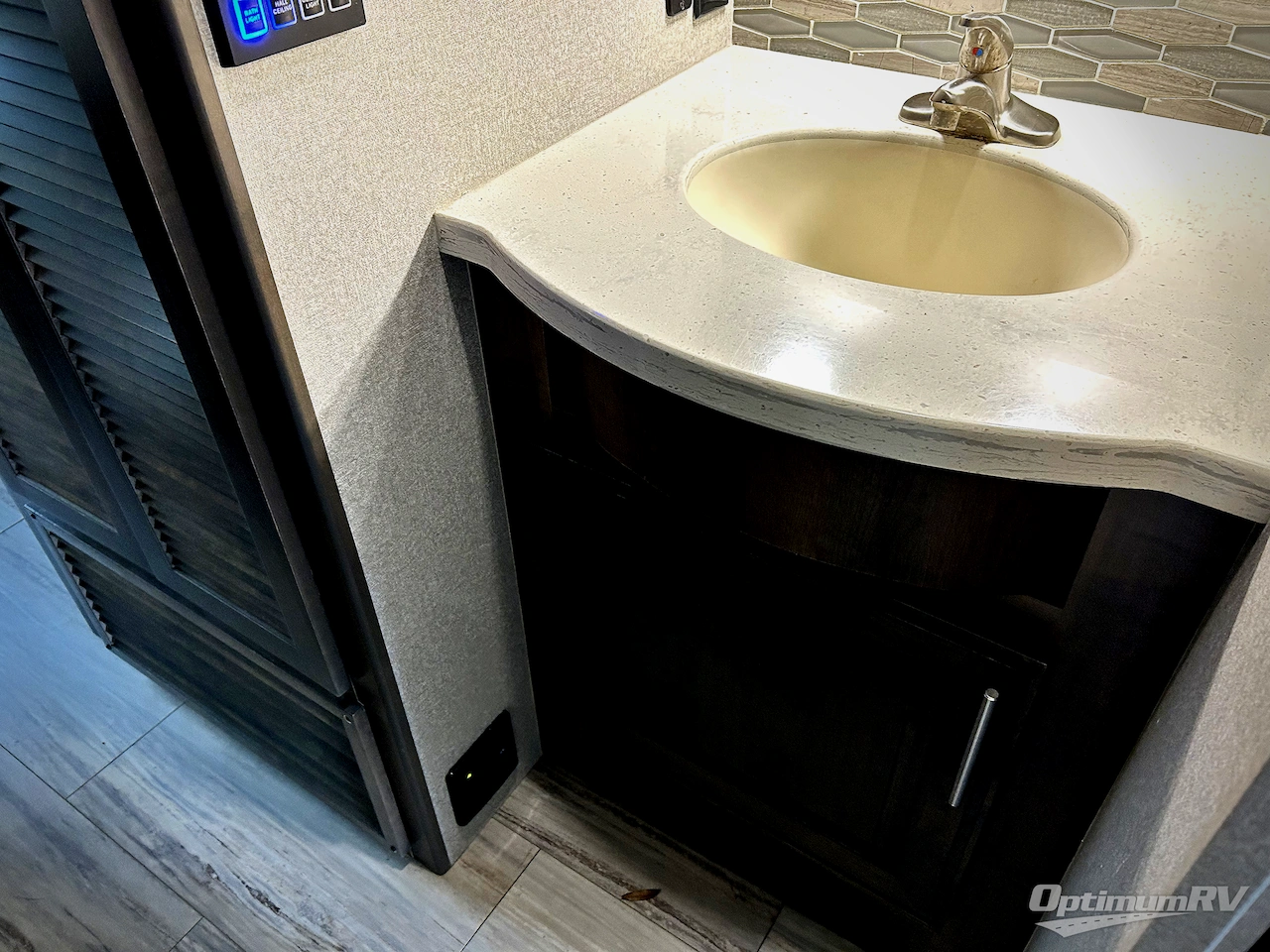 2020 Dynamax DX3 34KD Photo 17