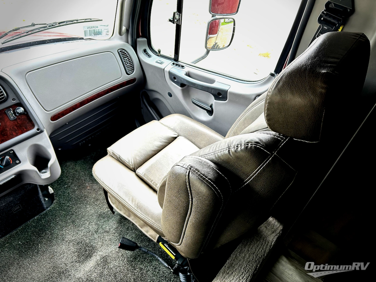 2020 Dynamax DX3 34KD Photo 24
