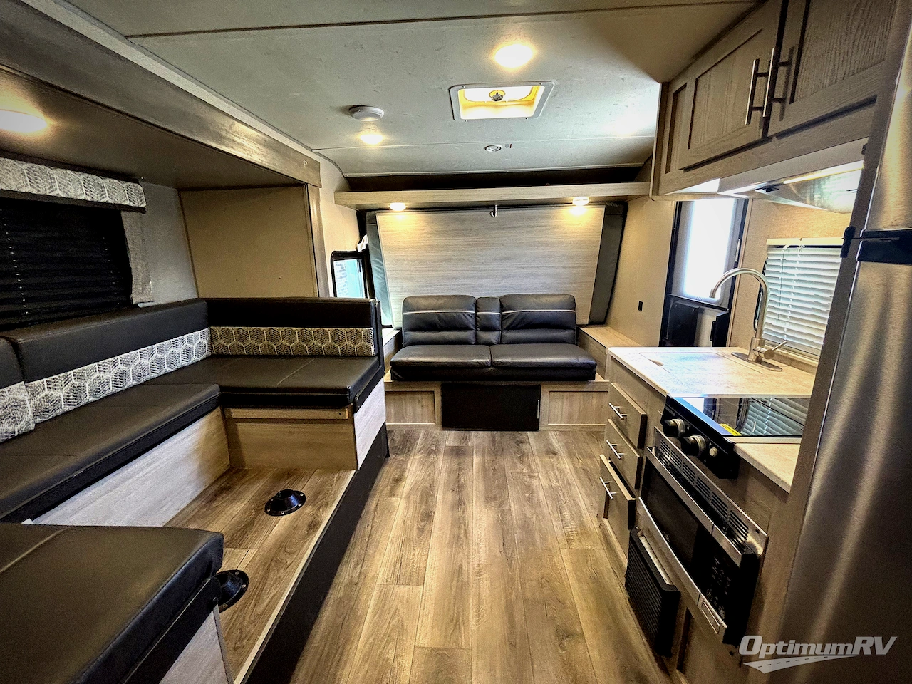 2022 Coachmen Catalina Summit Series 7 184BHS Photo 6