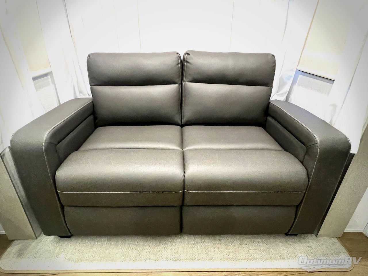 2025 Palomino Columbus 384RKH Photo 14