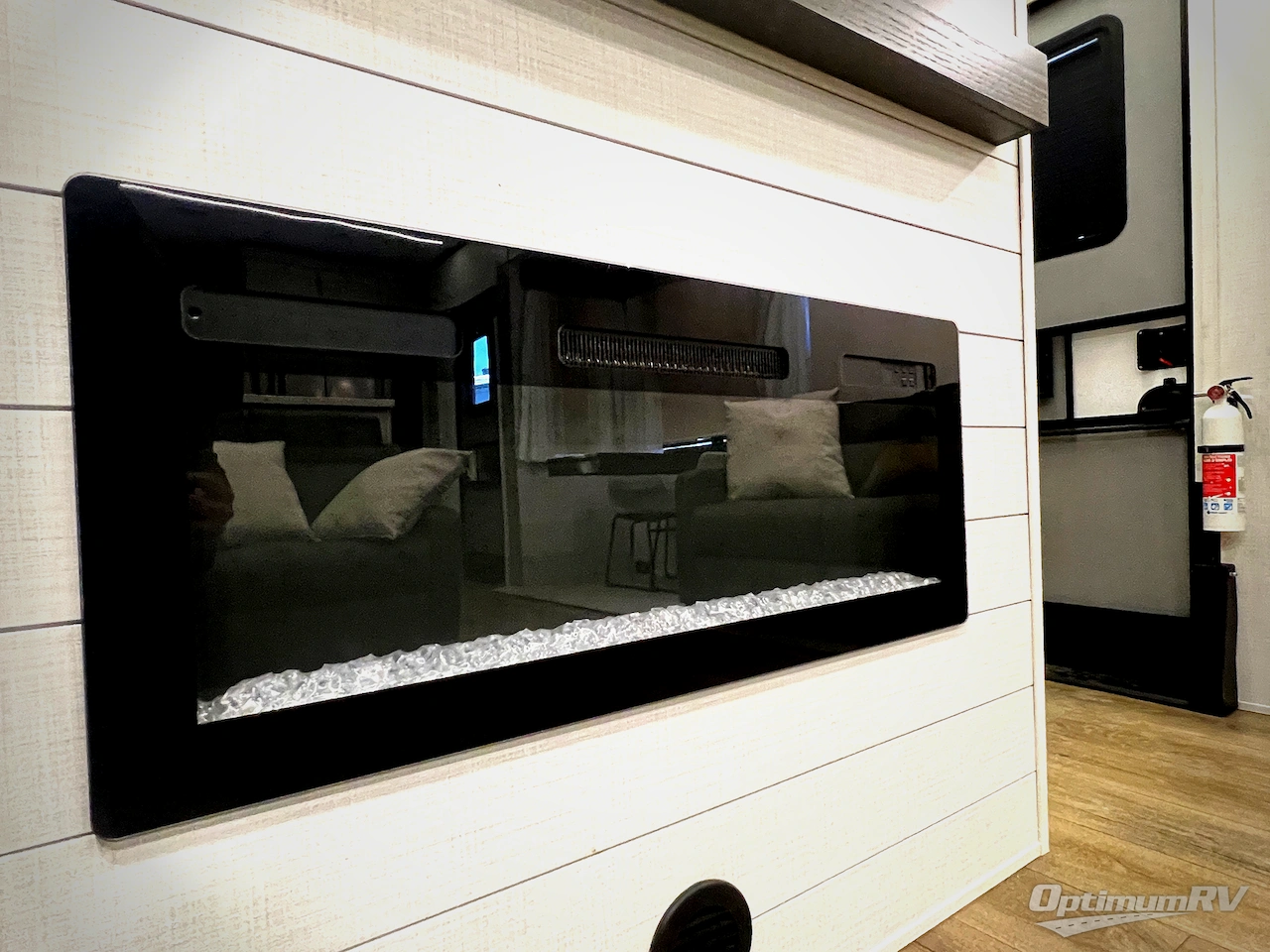 2025 Palomino Columbus 384RKH Photo 18