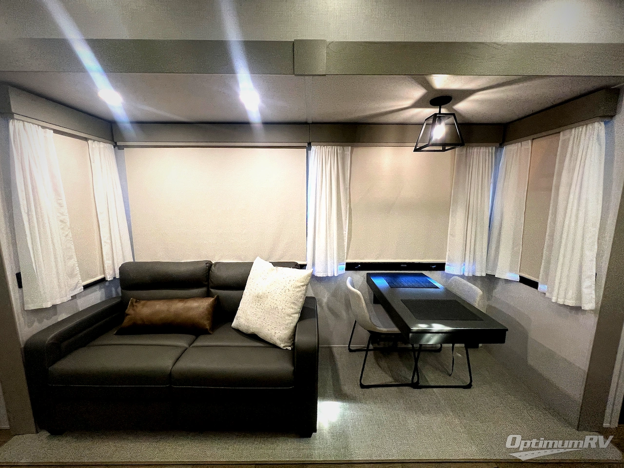 2025 Palomino Columbus 384RKH Photo 19