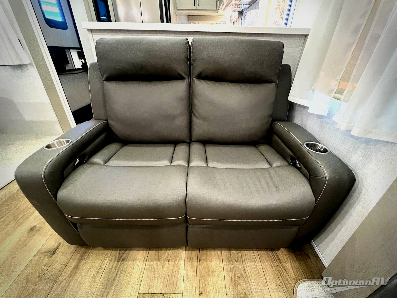 2025 Palomino Columbus 384RKH Photo 27