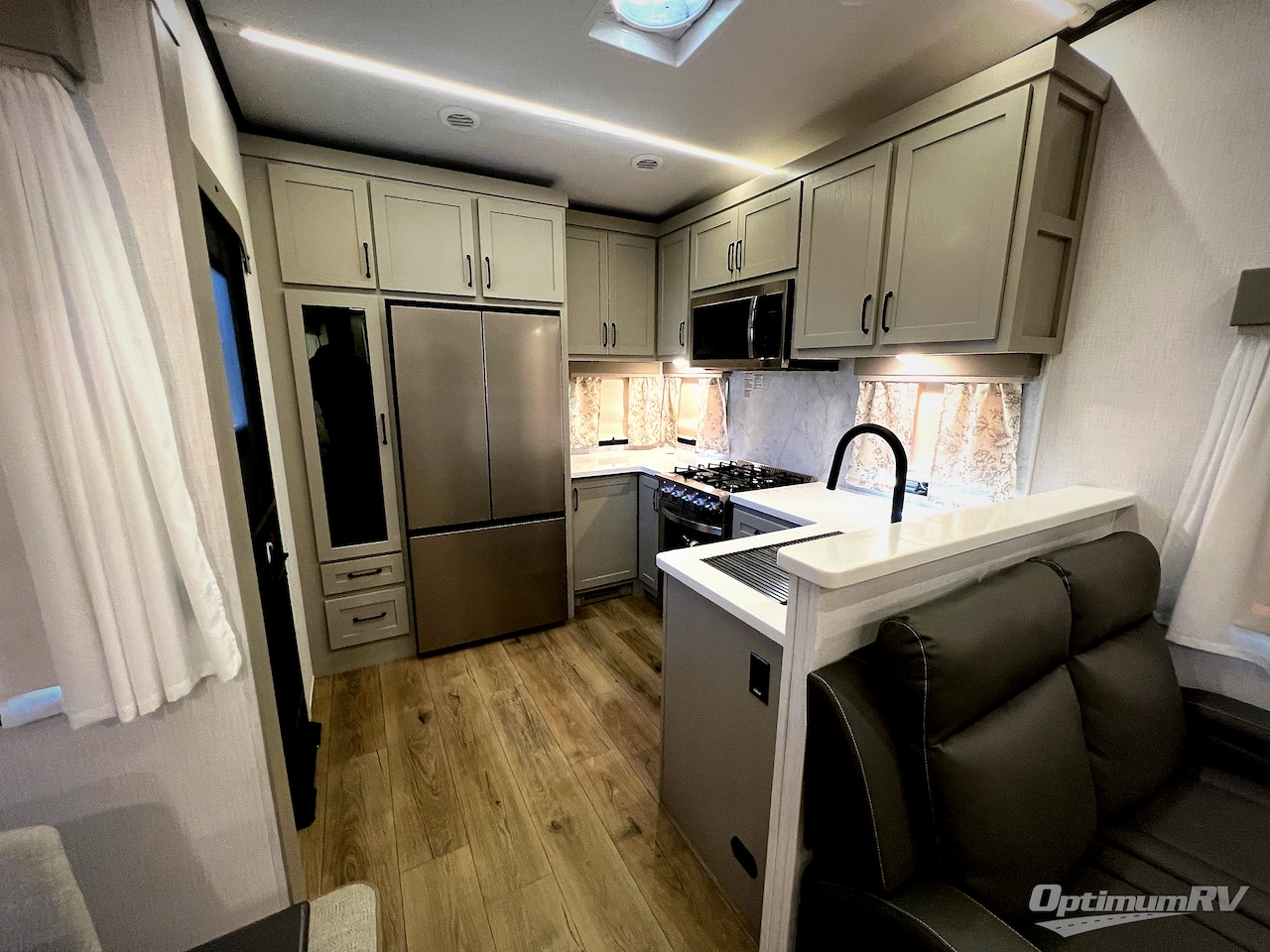 2025 Palomino Columbus 384RKH Photo 33