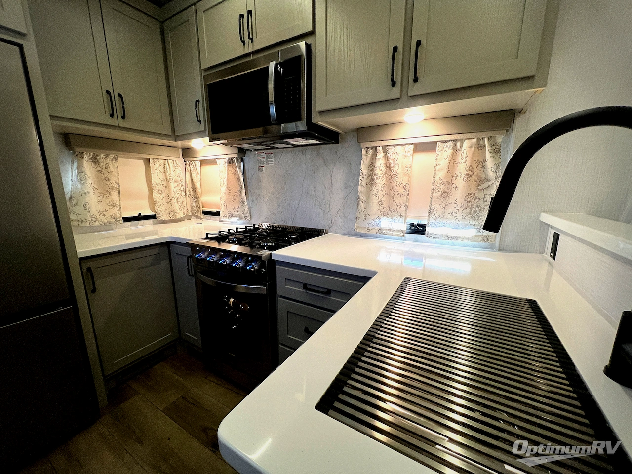 2025 Palomino Columbus 384RKH Photo 38