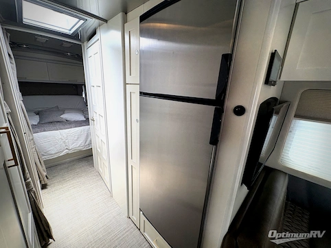 2021 Airstream Globetrotter 30RB RV Photo 3