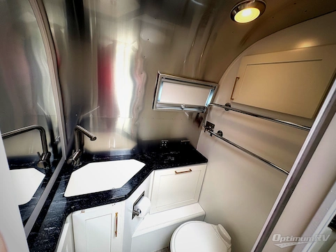 2021 Airstream Globetrotter 30RB RV Photo 4