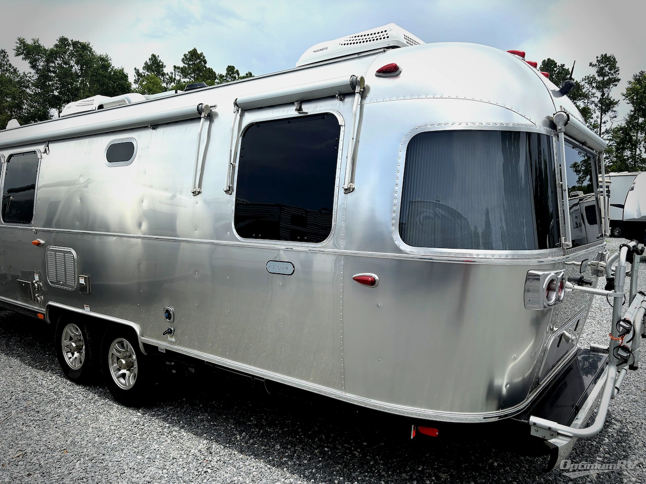 2021 Airstream Globetrotter 30RB Photo 3