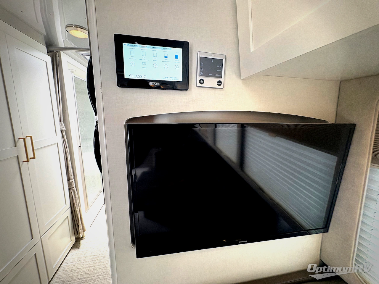 2021 Airstream Globetrotter 30RB Photo 8