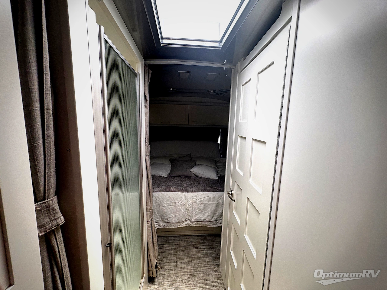 2021 Airstream Globetrotter 30RB Photo 11