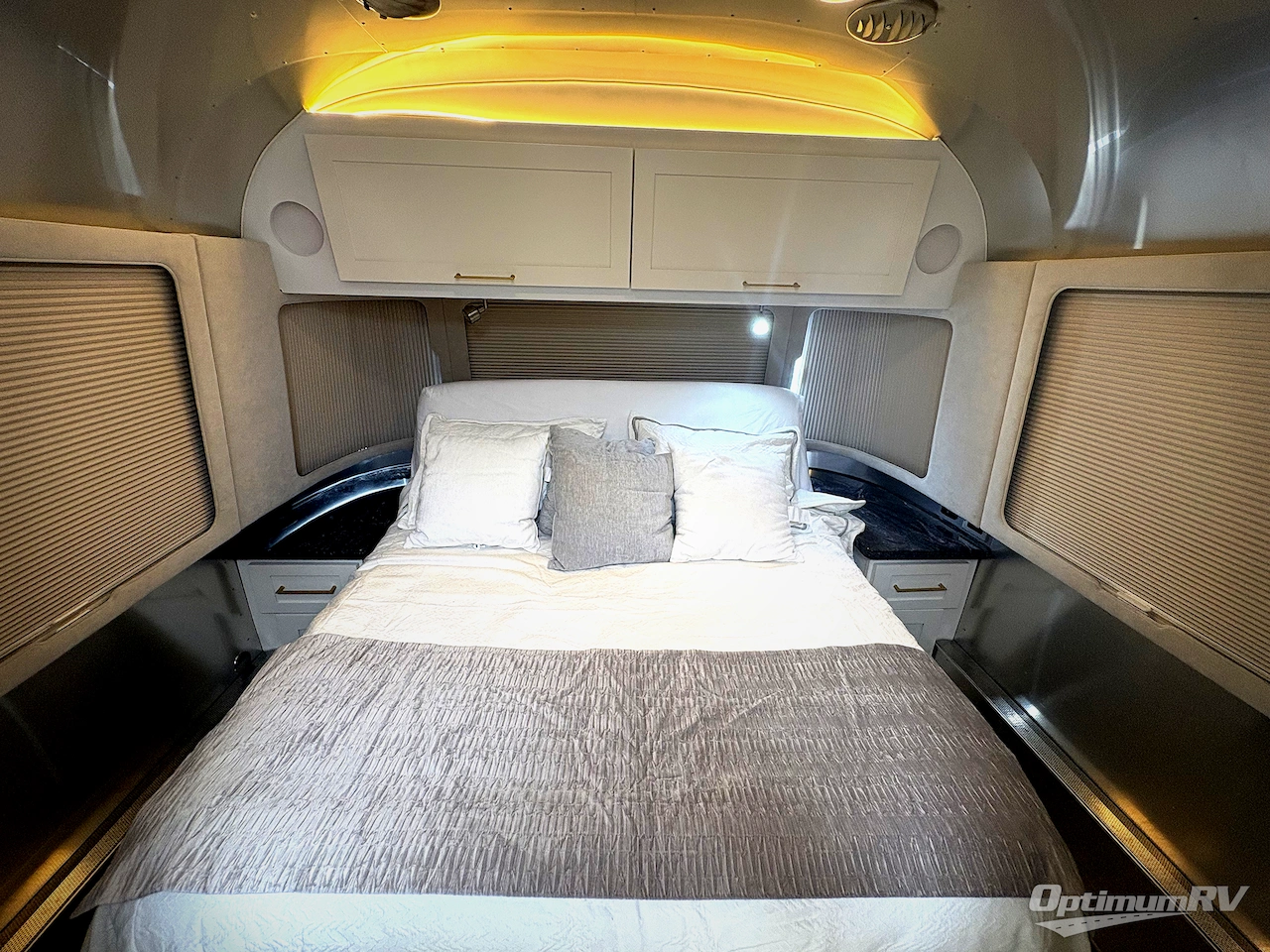 2021 Airstream Globetrotter 30RB Photo 14