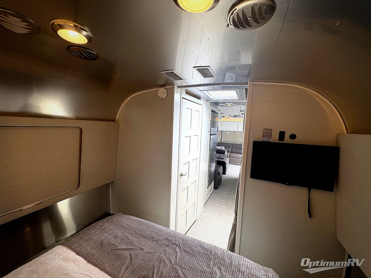2021 Airstream Globetrotter 30RB Photo 15