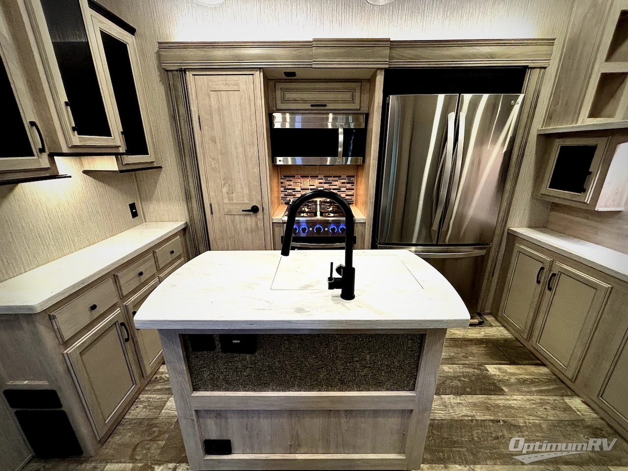2022 Forest River Sandpiper Luxury 379FLOK Photo 6