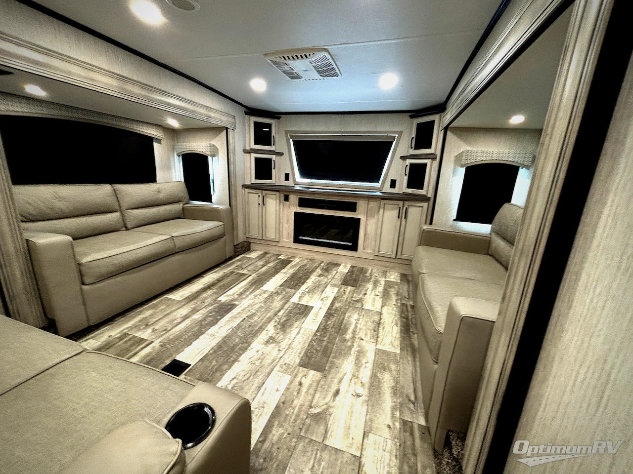 2022 Forest River Sandpiper Luxury 379FLOK Photo 8