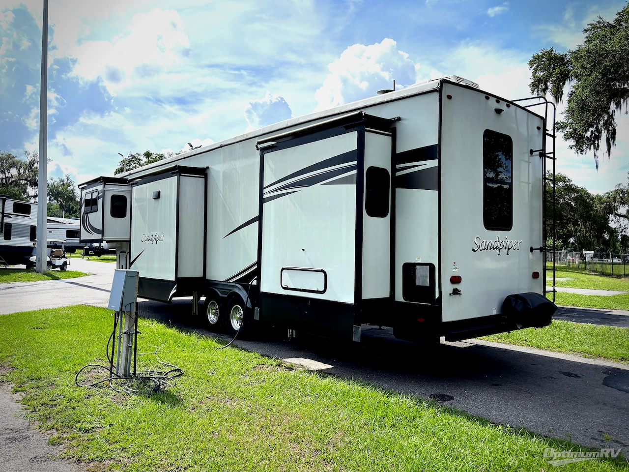 2022 Forest River Sandpiper Luxury 379FLOK Photo 3