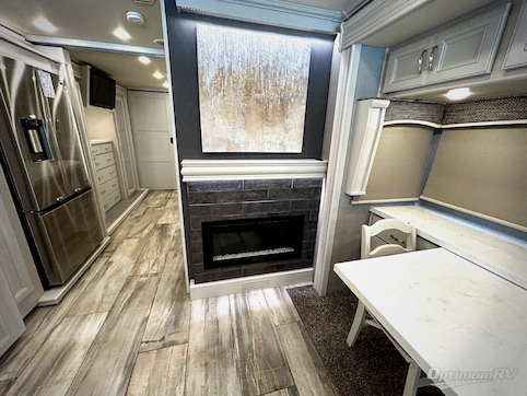 2022 Holiday Rambler Endeavor 38W RV Photo 3