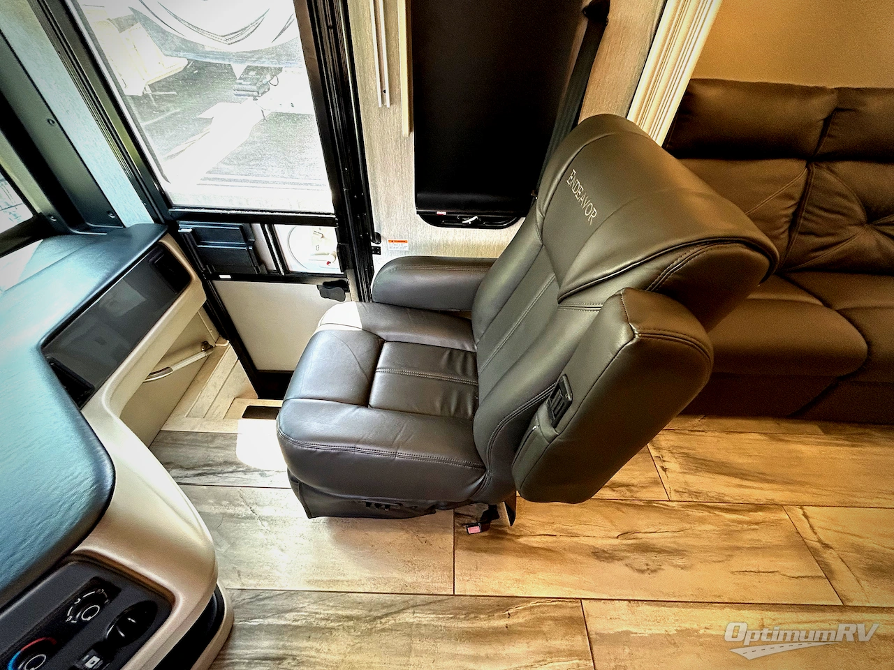 2022 Holiday Rambler Endeavor 38W Photo 9