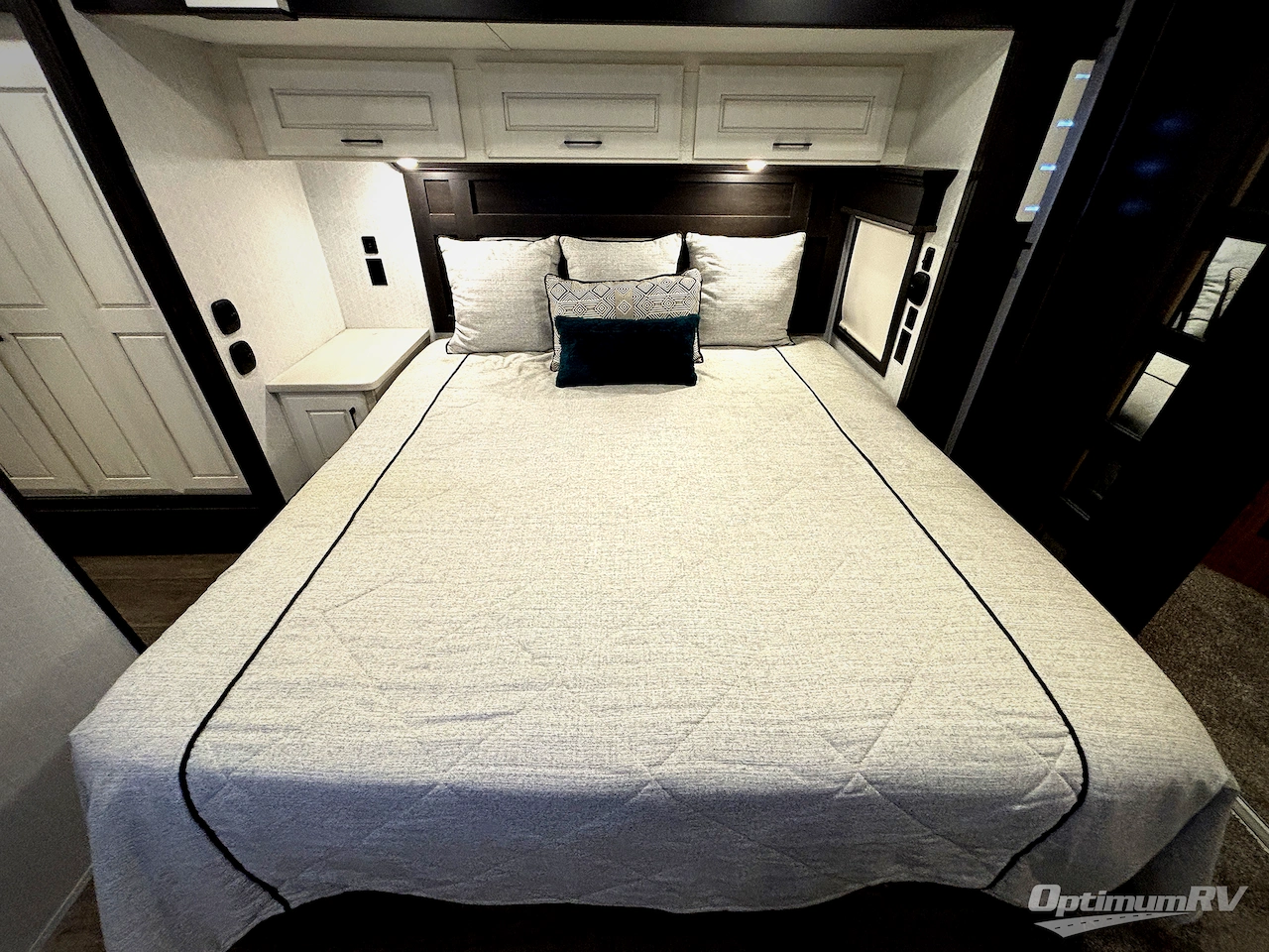 2022 DRV Luxury Suites Mobile Suites 40KSSB4 Photo 9