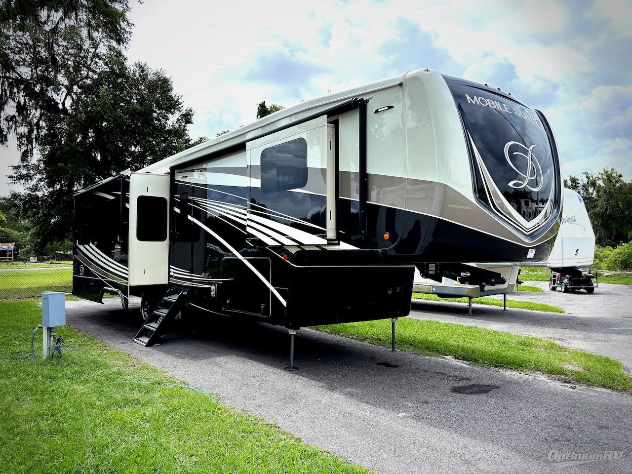 2022 DRV Luxury Suites Mobile Suites 40KSSB4 Photo 1