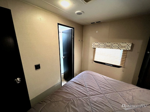 2018 Venture SportTrek 312VRK RV Photo 4