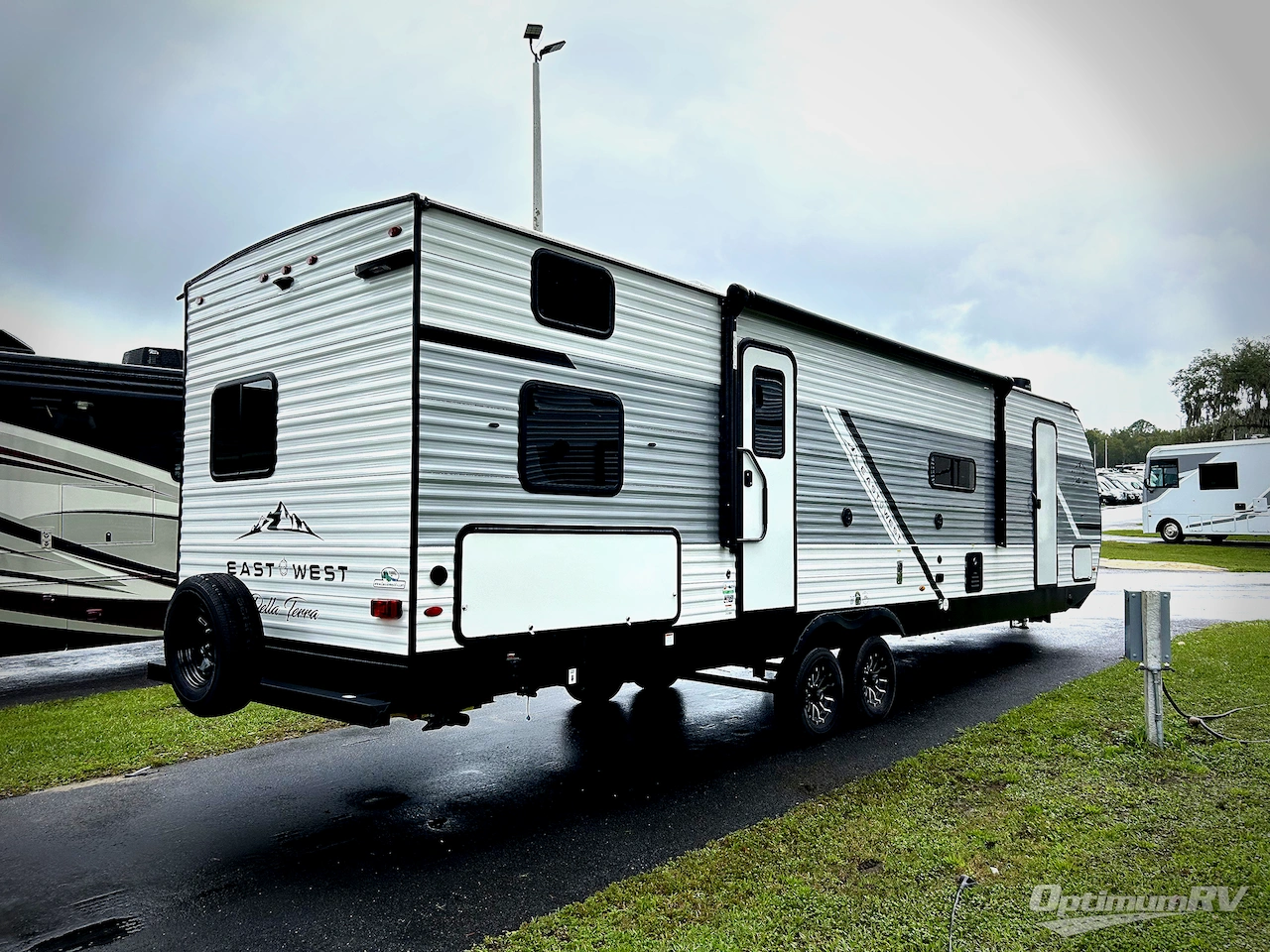 2025 East To West Della Terra 312BH Photo 2