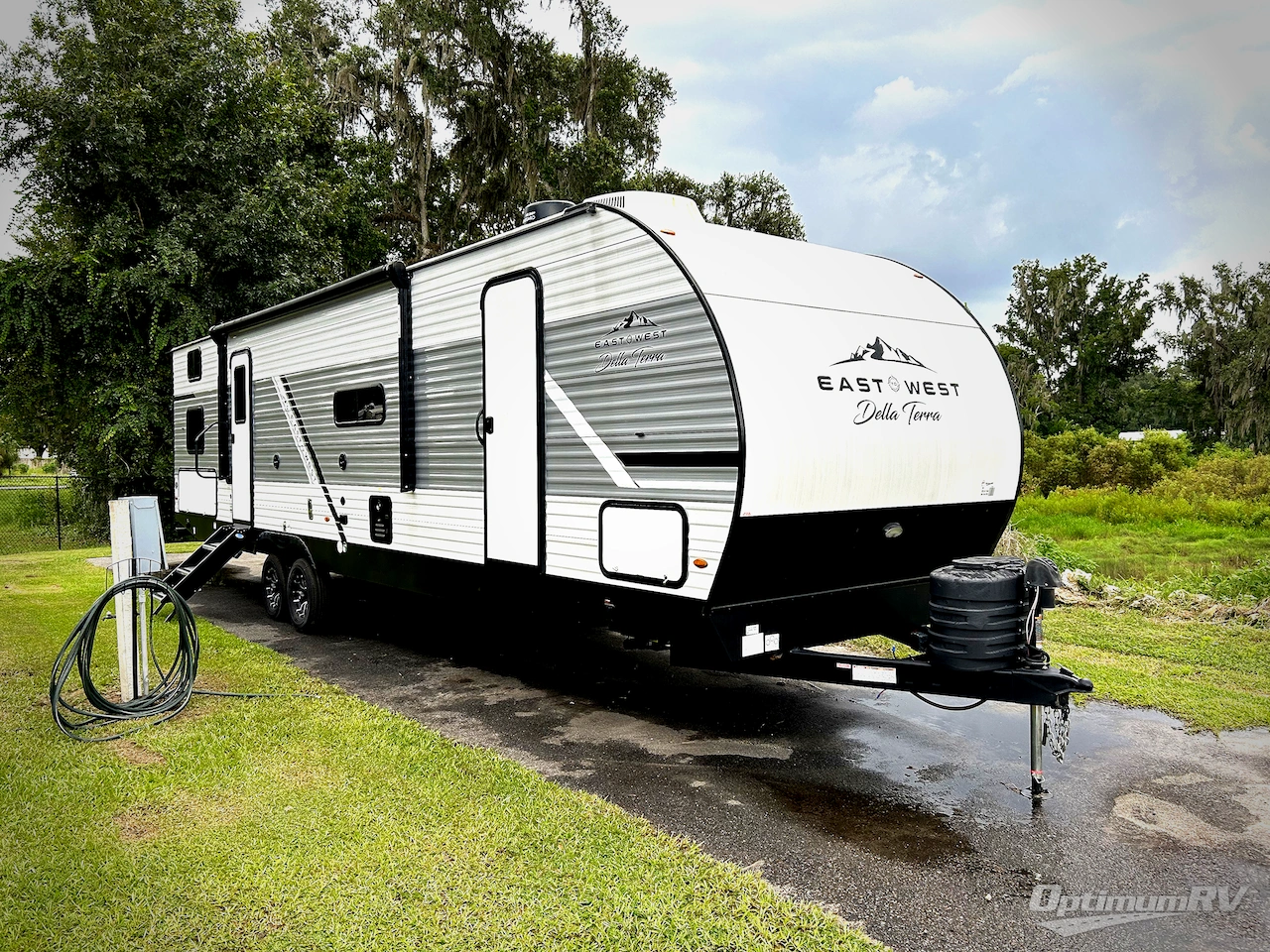 2025 East To West Della Terra 312BH Photo 1