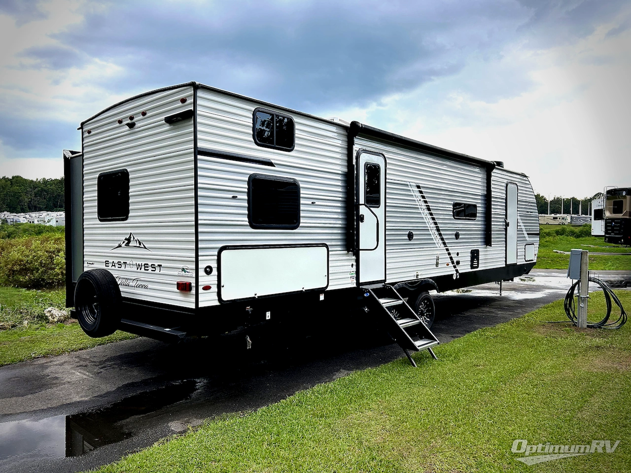2025 East To West Della Terra 312BH Photo 2