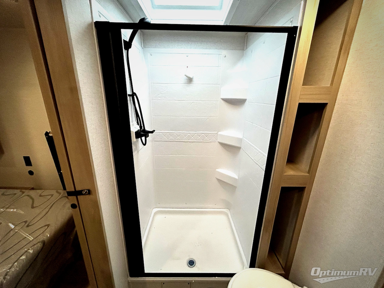 2025 East To West Della Terra 312BH Photo 8