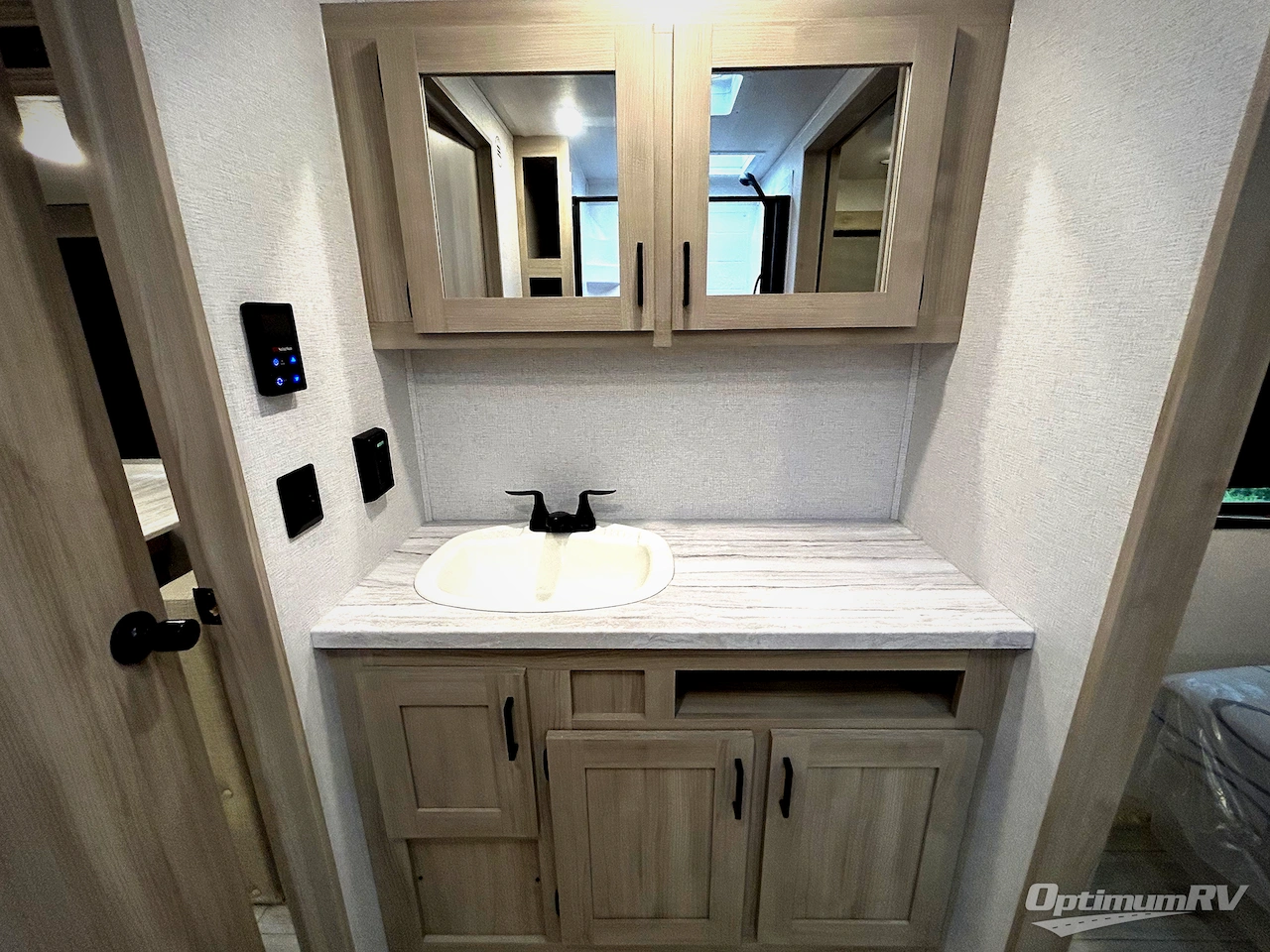 2025 East To West Della Terra 312BH Photo 9