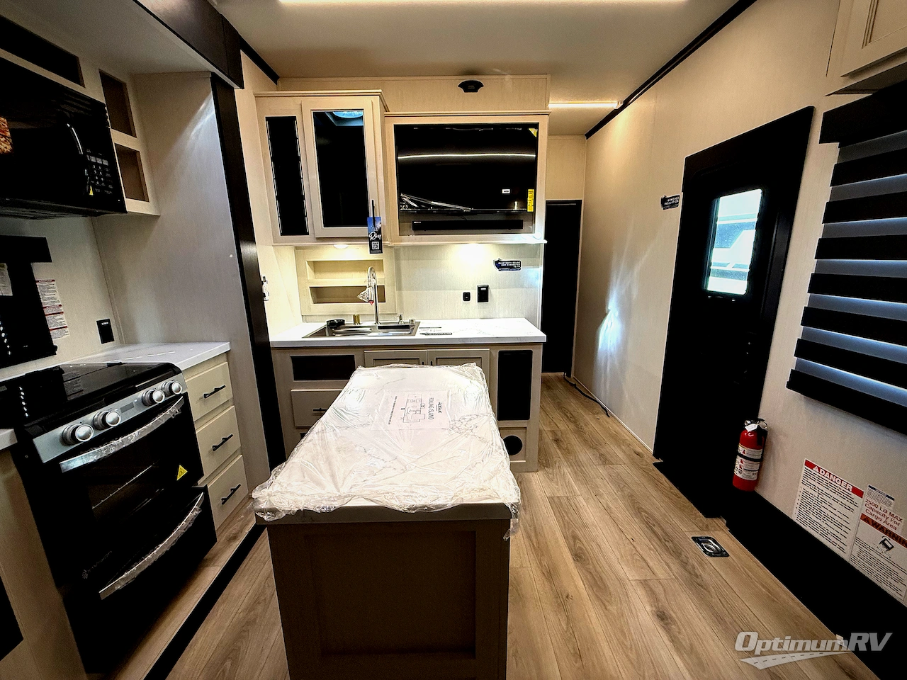 2026 Forest River Vengeance Rogue Armored 26L140 Photo 5