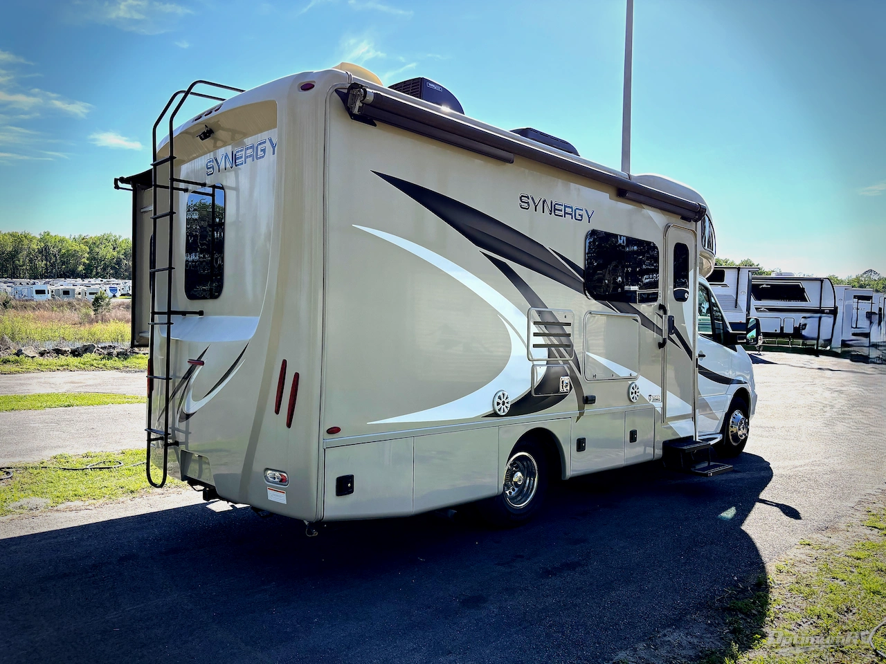 2018 Thor Synergy SD24 Photo 2