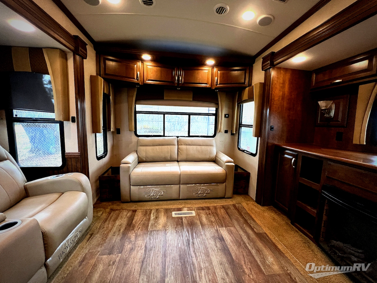 2016 Forest River Cardinal 3850RL Photo 6