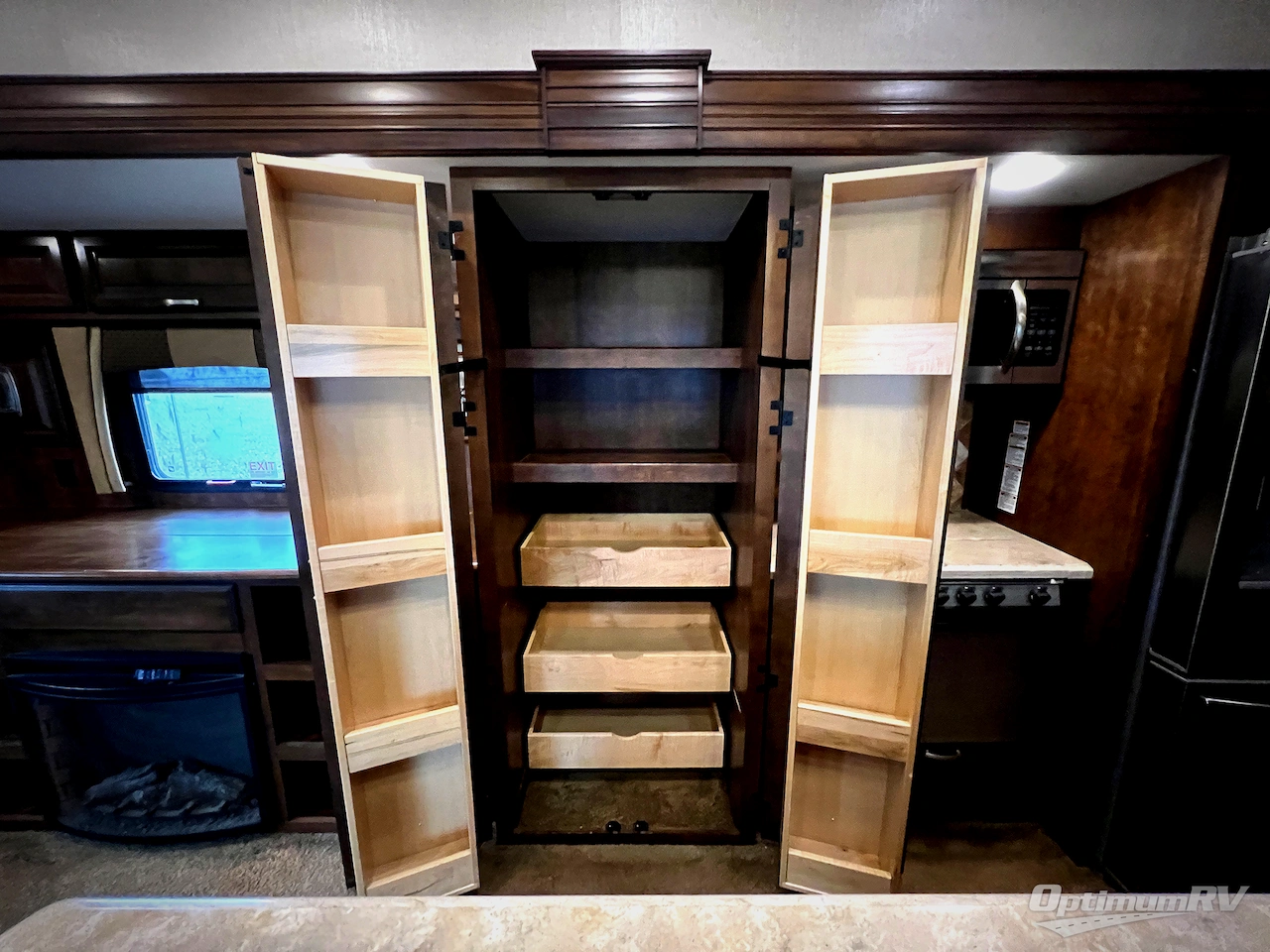 2016 Forest River Cardinal 3850RL Photo 15