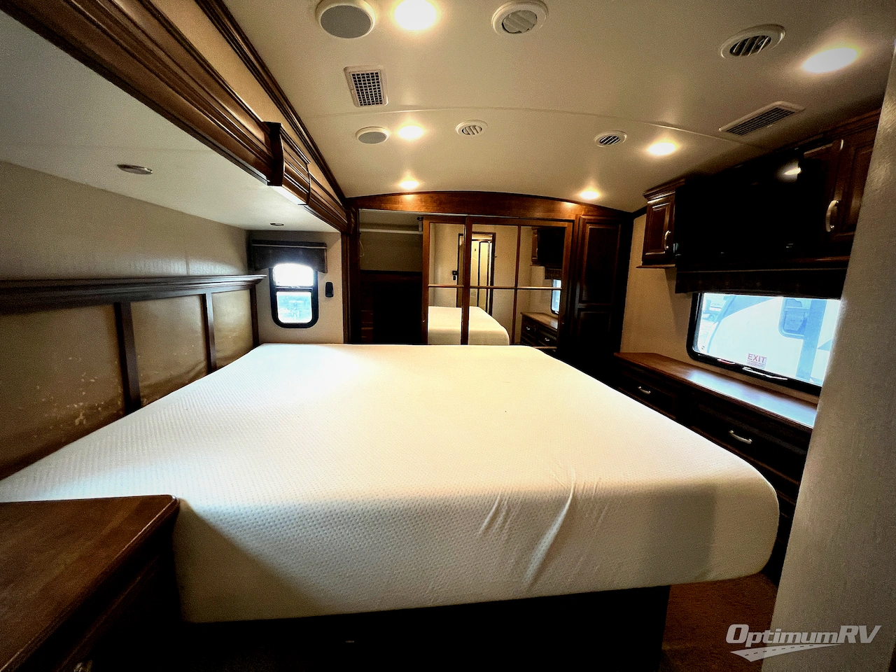 2016 Forest River Cardinal 3850RL Photo 17