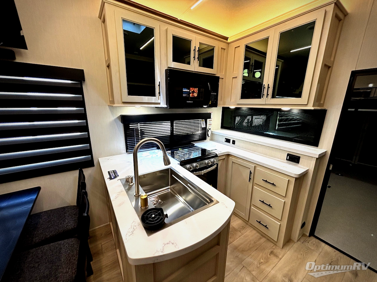 2026 Forest River Cherokee Rogue Armored 4015 Photo 18