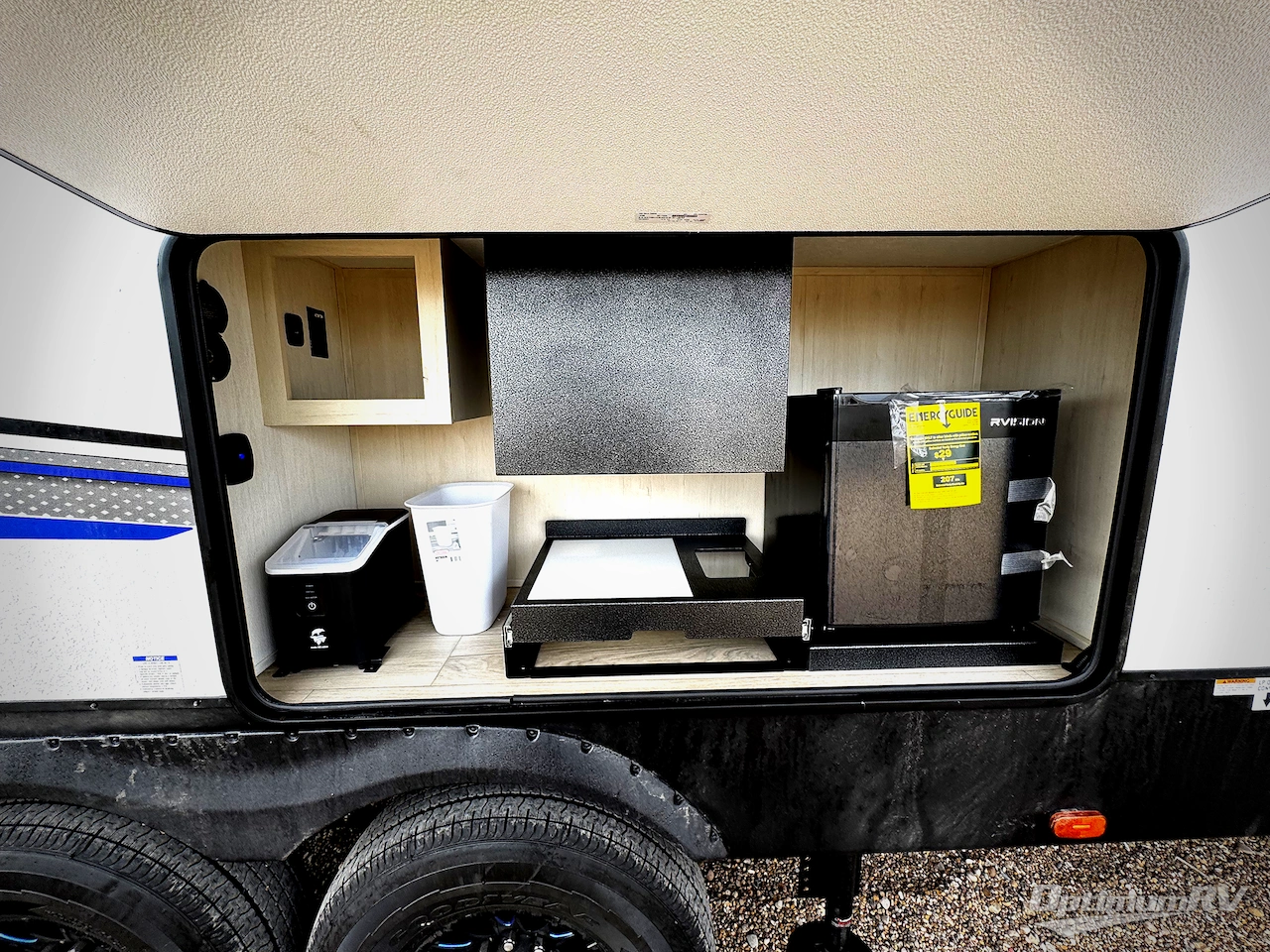 2026 Forest River Cherokee Rogue Armored 4015 Photo 9