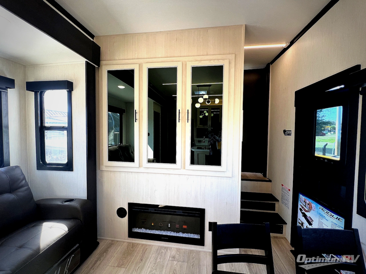 2026 Forest River Cherokee Rogue Armored 4015 Photo 7