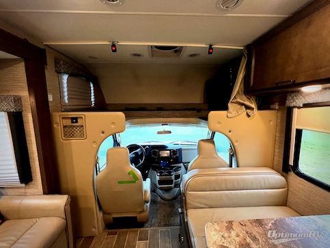 2022 Thor Chateau 27R RV Photo 2