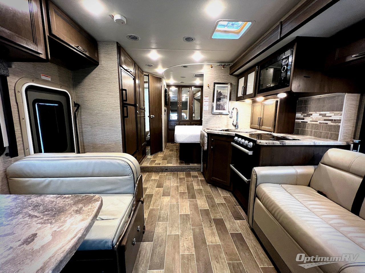 2022 Thor Chateau 27R Photo 5