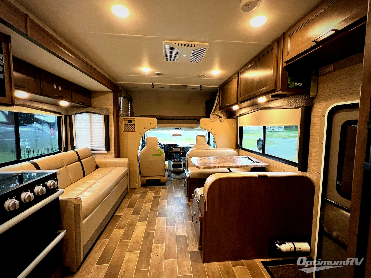 2022 Thor Chateau 27R Photo 6