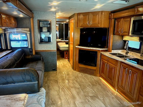 2017 Thor Aria 3601 RV Photo 2