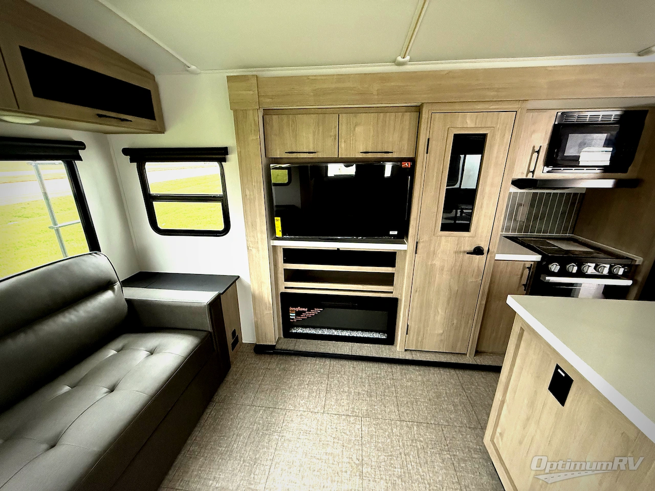 2025 Grand Design Imagine 2970RL Photo 8