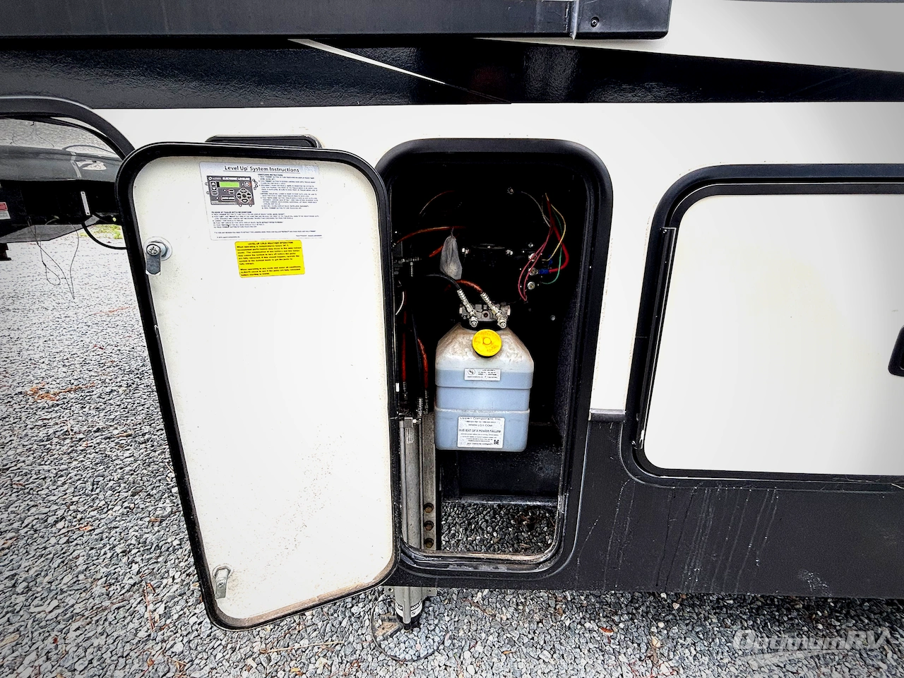 2019 Keystone Impact 341 Photo 5