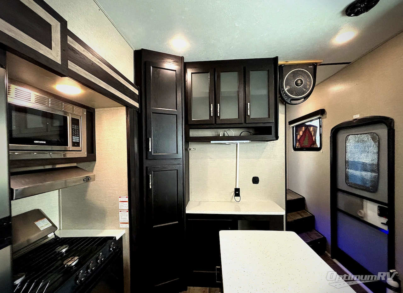 2019 Keystone Impact 341 Photo 14