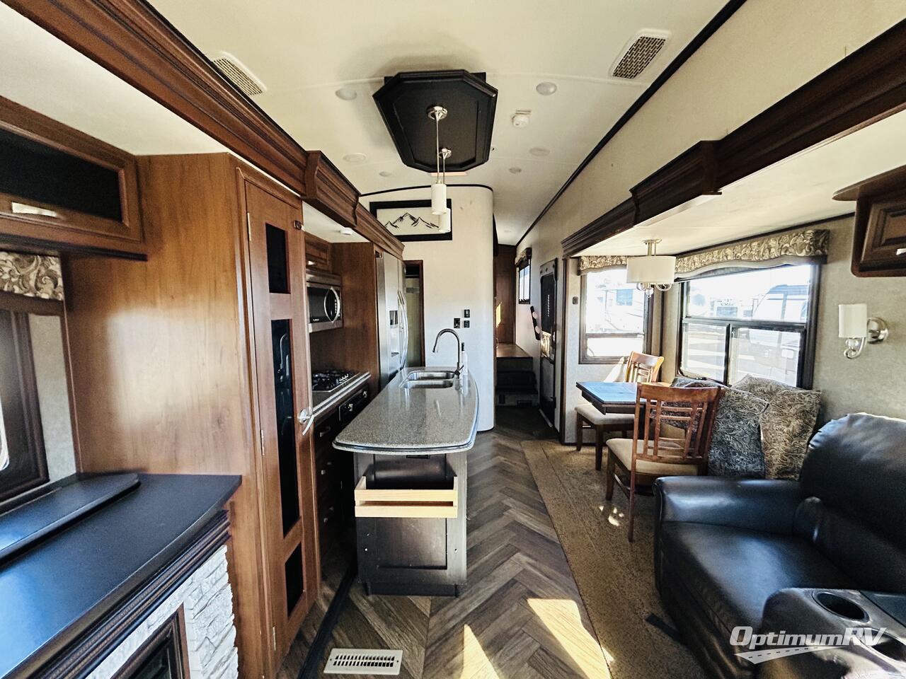 2017 Jayco North Point 377RLBH Photo 5