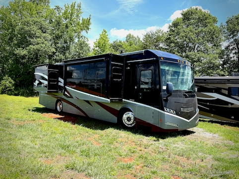 2016 Winnebago Forza 36G RV Photo 4