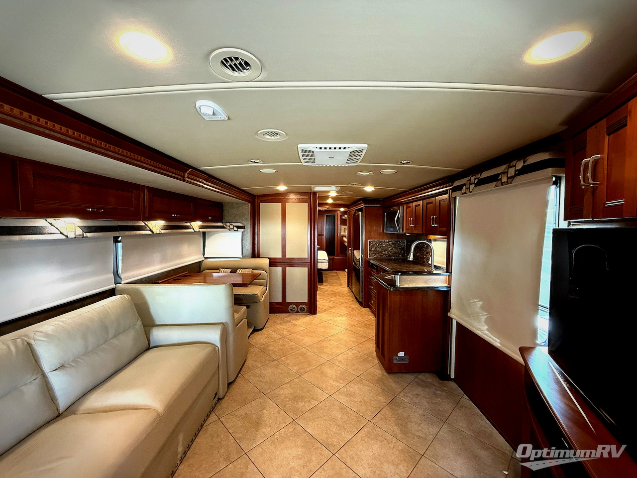 2016 Winnebago Forza 36G Photo 2